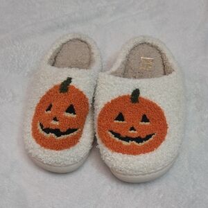 Cozy Pumpkin Slippers Size 5-6